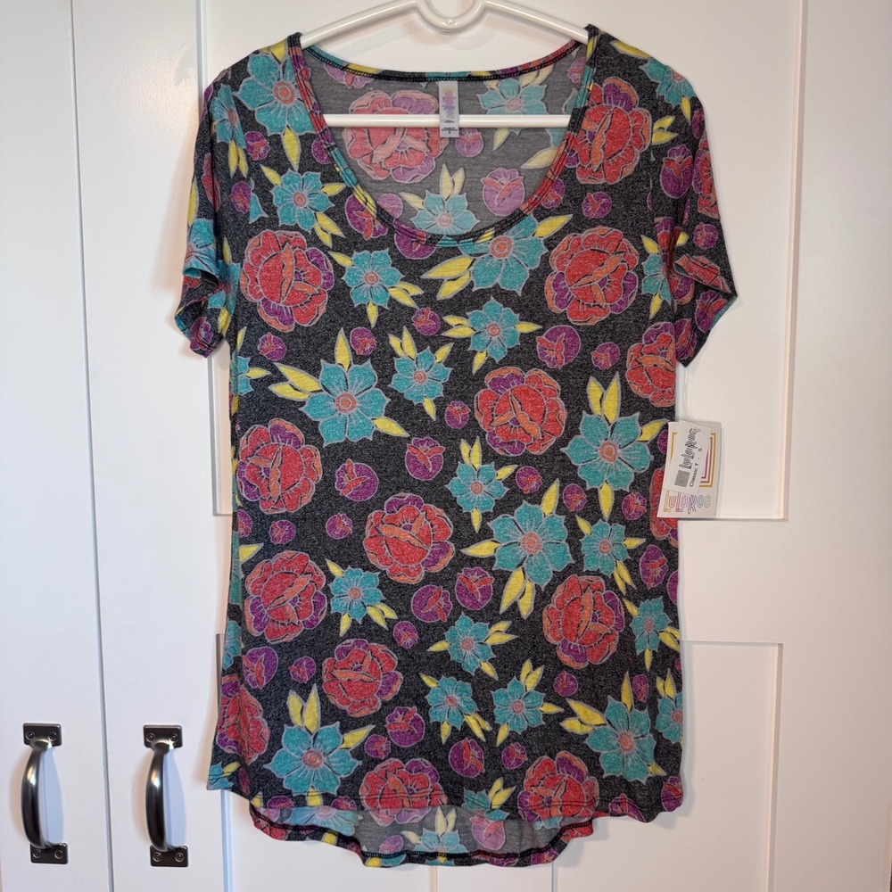 NWT LuLaRoe Classic T Top with Floral Print Hi Low Hem Women's Size Small Spring